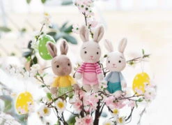 Nici 47511 Happy Bunnies Bunny Hase Creme Blaues Shirt 15cm Plüsch Kuscheltier -Spielzeug Discounter 47513 06 47512 47511 Milieu 2048x1487 1