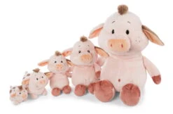 Nici 47794 Schwein Pigwick 51cm Farm Friends Plüsch Kuscheltier Schlenker GREEN -Spielzeug Discounter 47790 10 47791 47792 47793 47794 Groessenvergleich 2048x1345 1